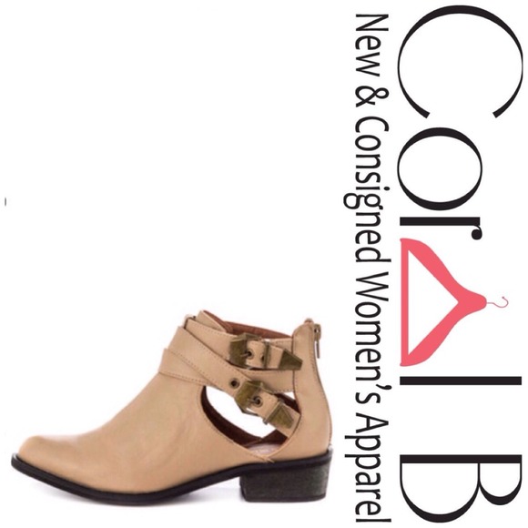 Shoes - 🎄WOW $10 SALE! Buckled Ankle Cutout Boots