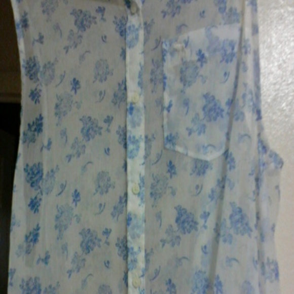 Sheer abercrombie fitch top med blue flowers white