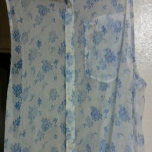 Sheer abercrombie fitch top med blue flowers white
