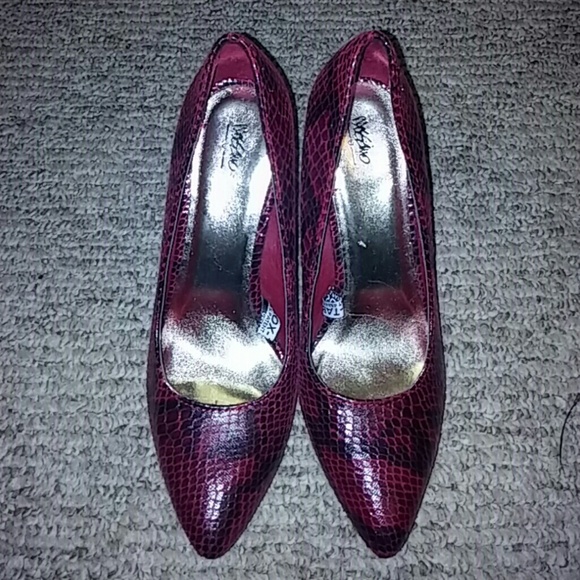 Heels - Picture 2 of 2