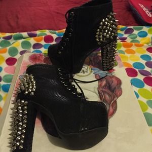 Spike black snake lita Jeffrey Campbell *on hold*