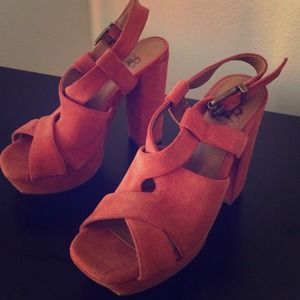 Gianni Bini Platform Sandals