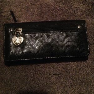 Black lulu wallet