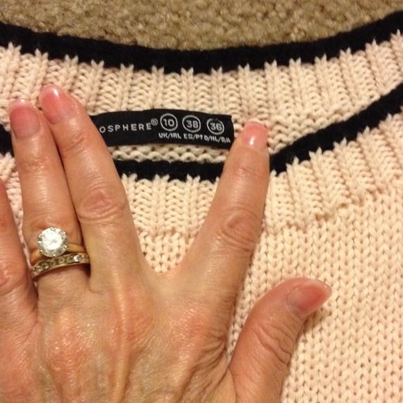 Sweater - Picture 4 of 4