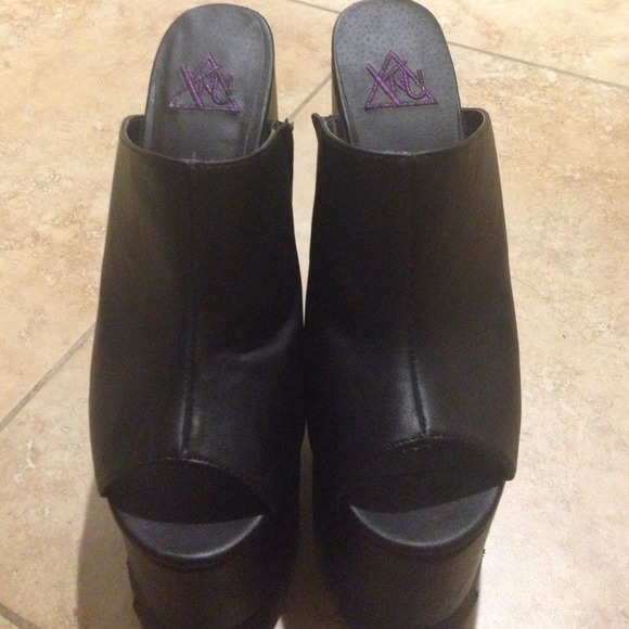 ⚡️FLASHSALE⚡️LF Everest mules - Picture 4 of 4