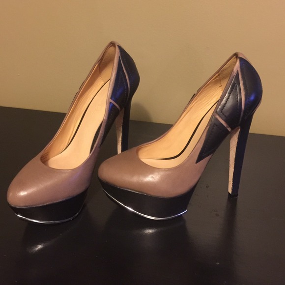 ❌No Trade❌L.A.M.B Pumps😍