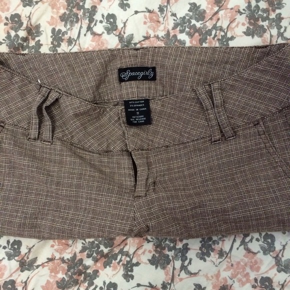 Bermuda shorts • Like New - Picture 2 of 3