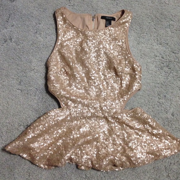 Sequence Cutout Top!❤️