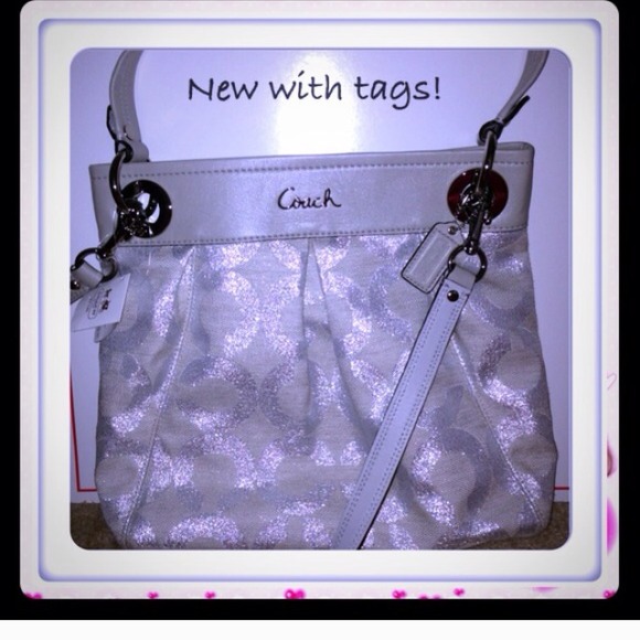 Re-listing coach purse.