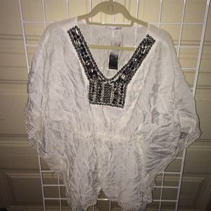 Crinkle white blouse w jewel detail