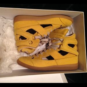 Beautiful Yellow Margielas 😍😍😍 FLASH SALE