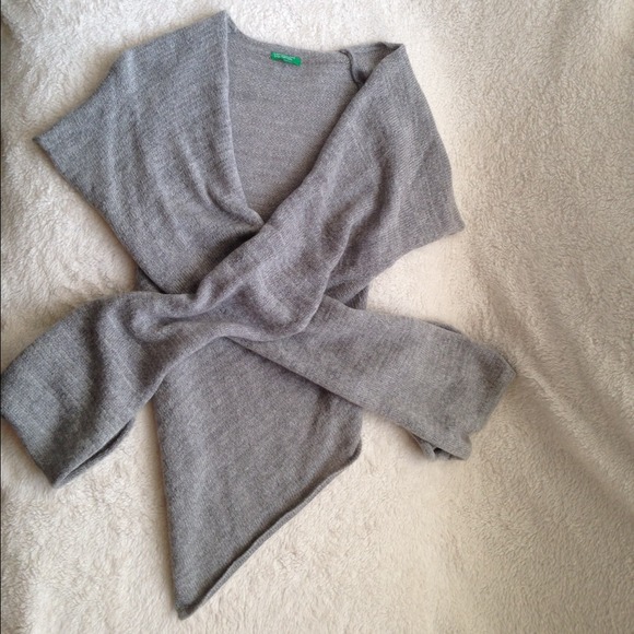 🚫bundled🚫 🎉hp x 2🎉 unique sweater - Picture 2 of 4