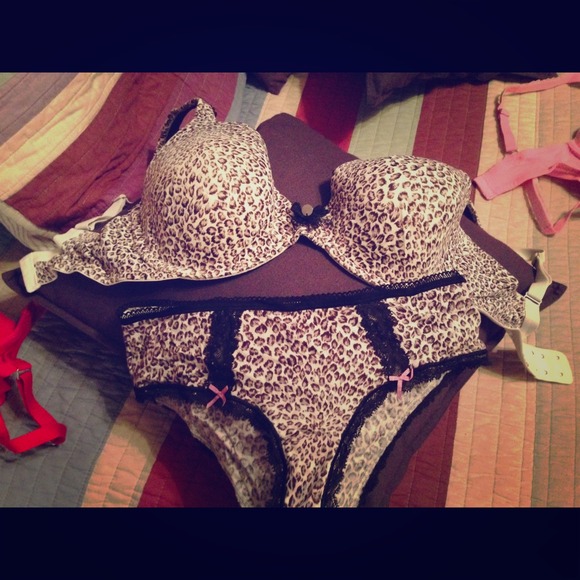 BODY BY VICTORIA Bra ONLY