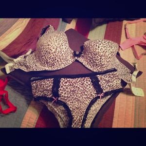 BODY BY VICTORIA Bra ONLY