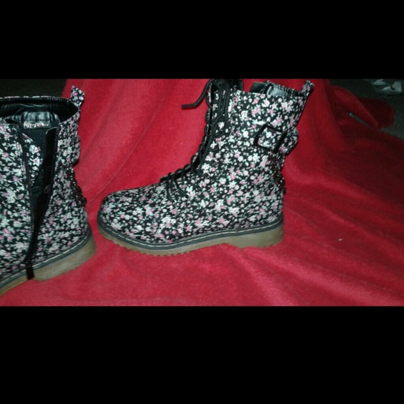Flowered combat boots