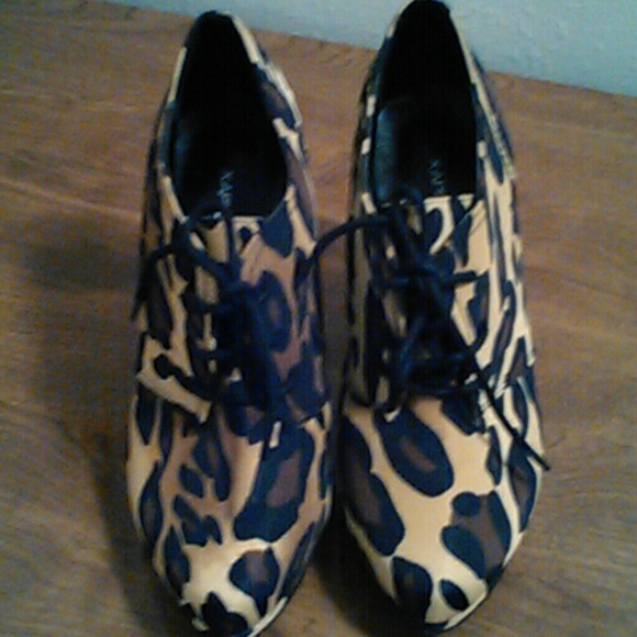 ****SOLD***  X-APPEAL Lace up leopard print heels - Picture 3 of 4