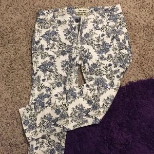 Floral print white jeans skinny