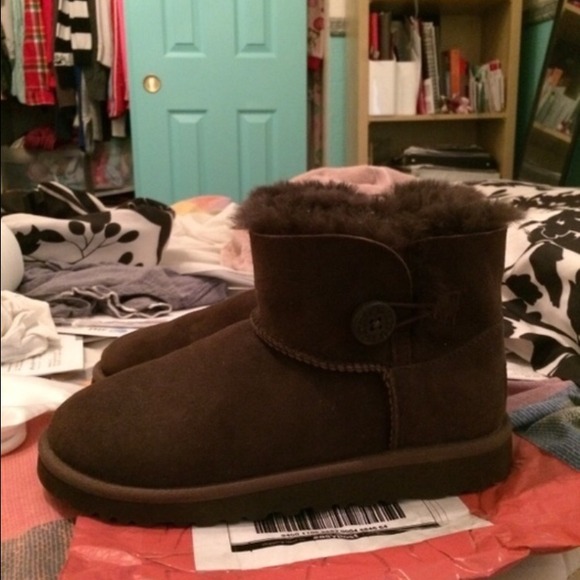 UGG Australia Mini Bailey Button - Picture 3 of 5