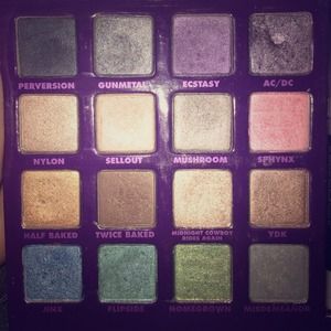 Urban Decay Book of Shadows 2
