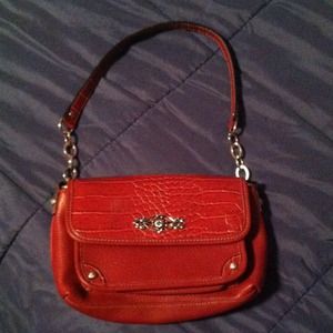 Super cute red purse😍