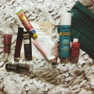 *ON HOLD*Beauty bundle w/ makeup bags!