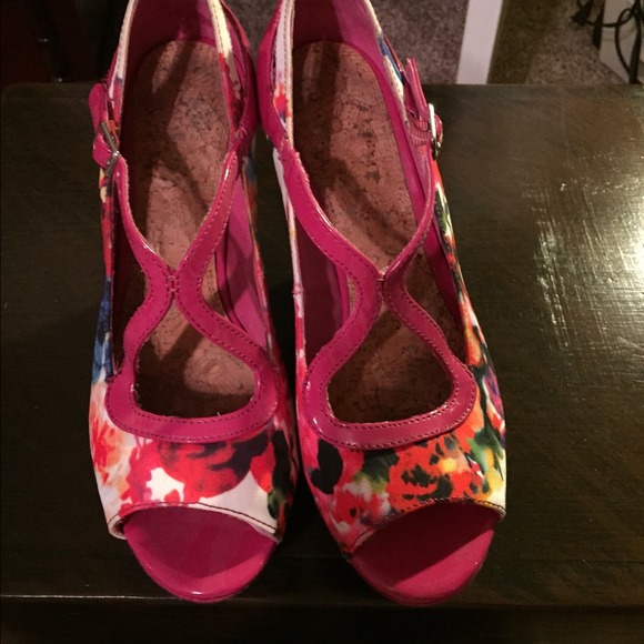 Gianni Bini wedges