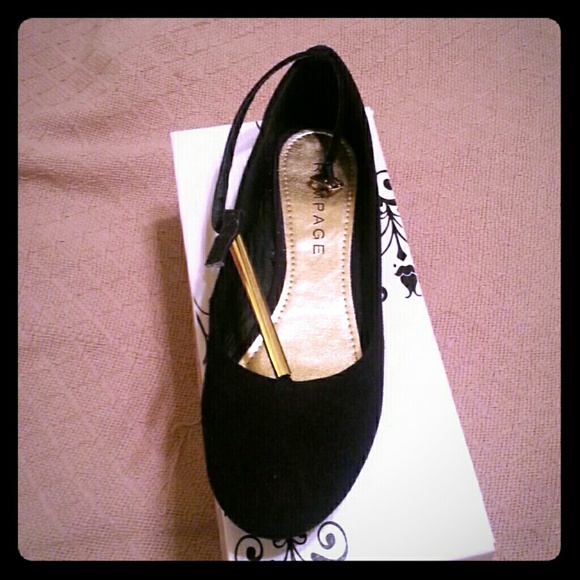 Shoes - Picture 1 of 2