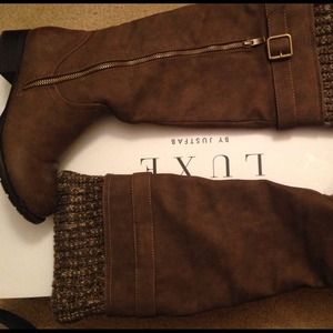 Just fab zipper boots with sweater-like cuff!