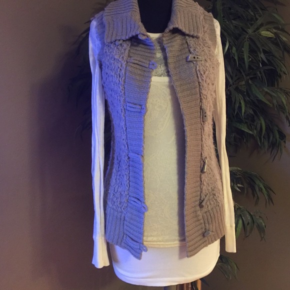 No Trade. Kensie Vest - Picture 1 of 4