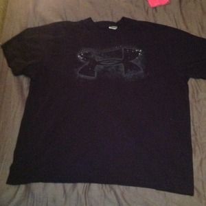 Men's medium under armour tee