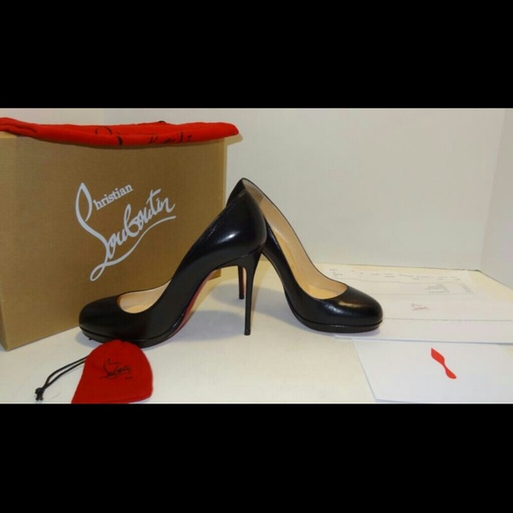 Host Pick!! Christian Louboutin red sole pump