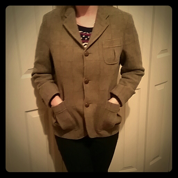 100% Wool Pee Coat. Very warm and very stylish!
