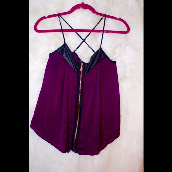 Plum&Black colored CrossStrap top w| gold Zipper