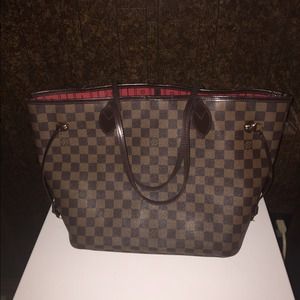 LV Damier MM never full