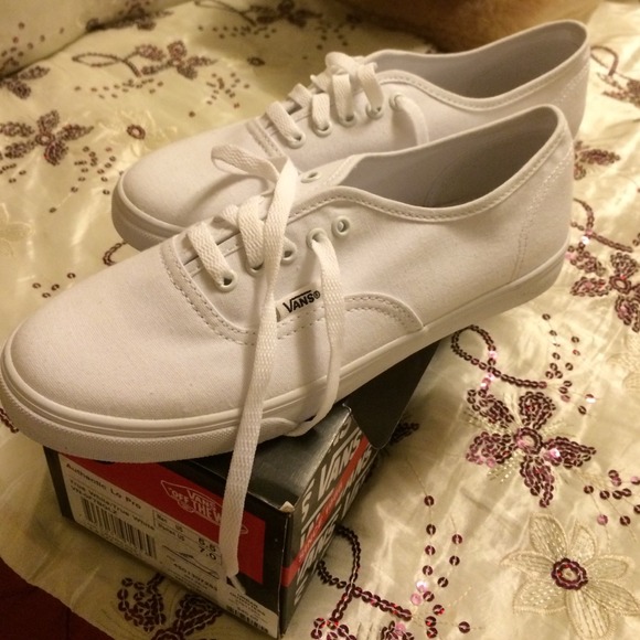 New white flat vans