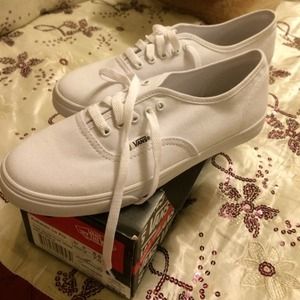 New white flat vans