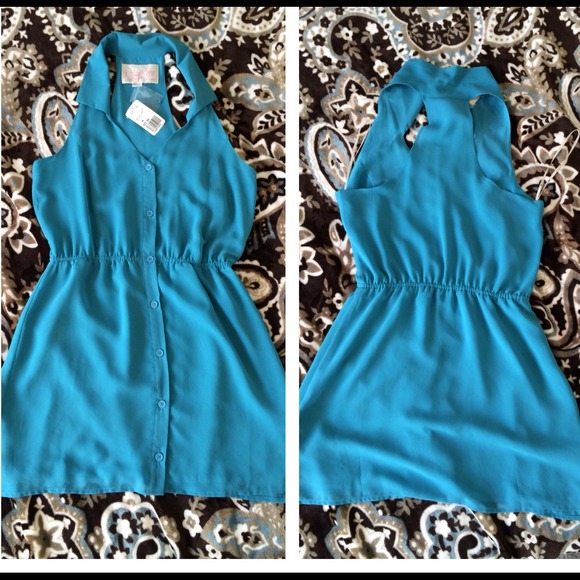 Sleeveless collared dress!