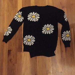 Long sleeve comfy brandy Melville daisy sweater