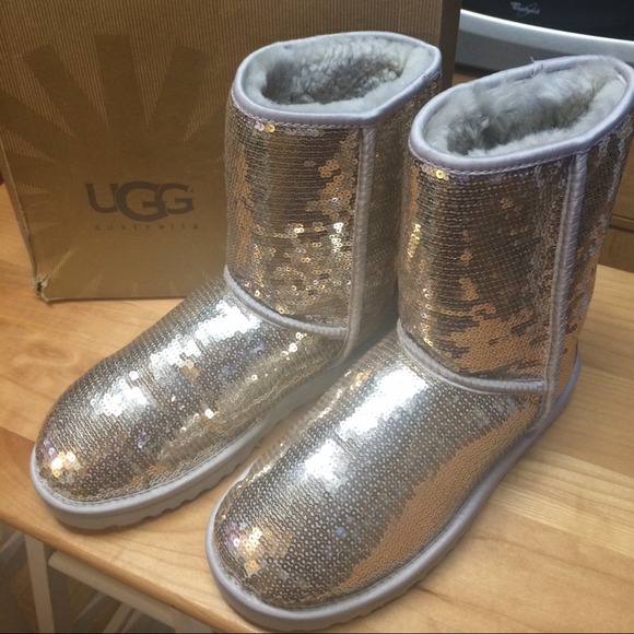UGG Boots - OPRAH'S FAVORITE/ UGG/CLASSIC SHORT S/SILVER/SZ 8M