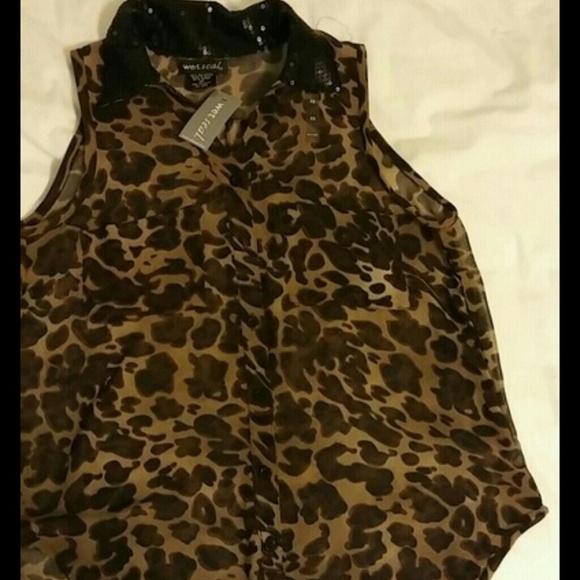 NWT sequin collared cheetah button up tank - Picture 1 of 3