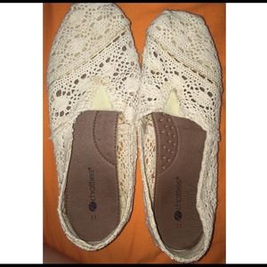 💖CREAM CROCHET FLATS💖