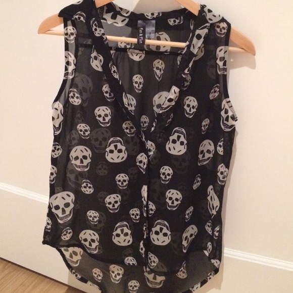 Sheer top with skulls-button down - Picture 1 of 3
