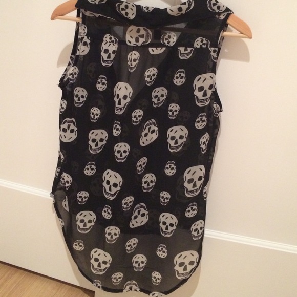 Sheer top with skulls-button down - Picture 2 of 3