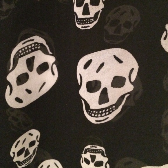 Sheer top with skulls-button down - Picture 3 of 3