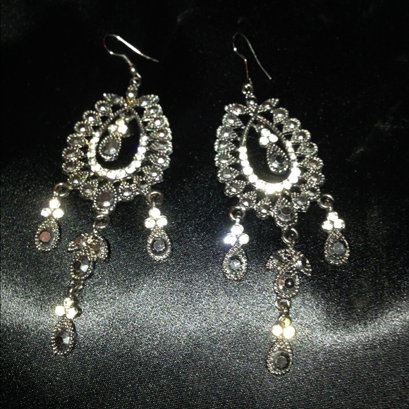 Pewter and clear rhinestone dangle earrings