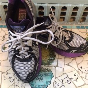 Womens Size 9.5 Brooks Adrenaline GTS 12