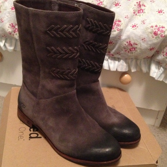 UGG Carlisle Boots Size 7 - Picture 1 of 3