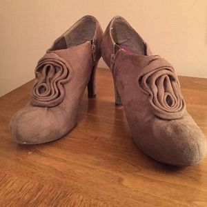 Taupe suede booties