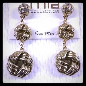 LAST ONE❗️🎅REDUCED🎅 Dangling gold earrings