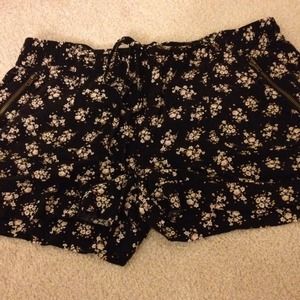Forever 21 Black Floral Shorts with zipper pocket